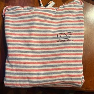 Super cute Vineyard Vines sweatshirt